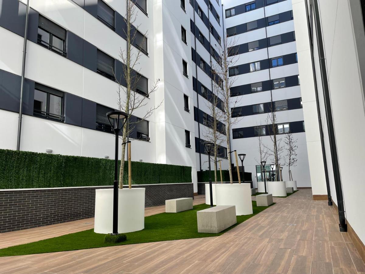 Gran Bilbao XI With Parking By Aston Rentals Barakaldo Exterior photo